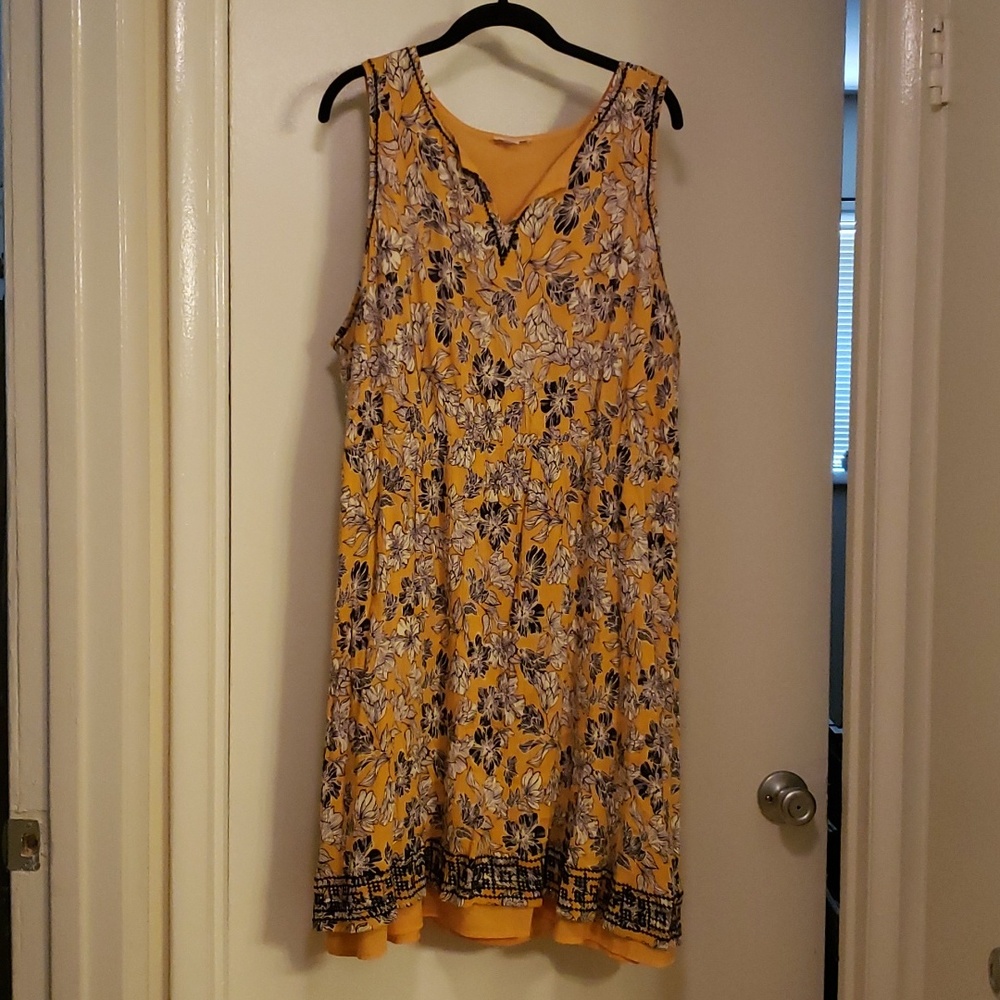 Yellow floral printed dress. Eleastic seam at waist. V neck sleeveless lined.